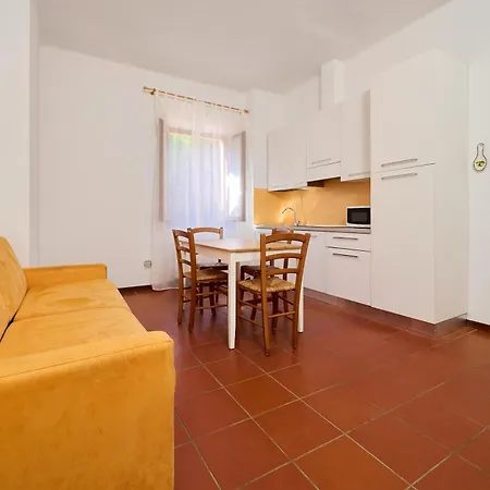 Ghiacci Vecchi Aparthotel 3*