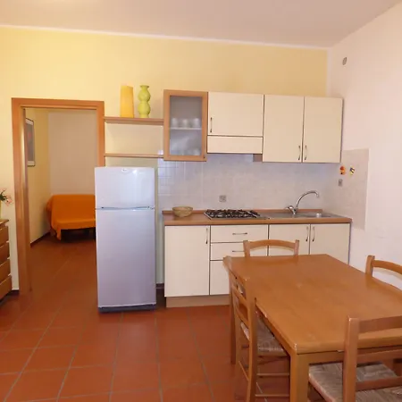 Ghiacci Vecchi Aparthotel 4*