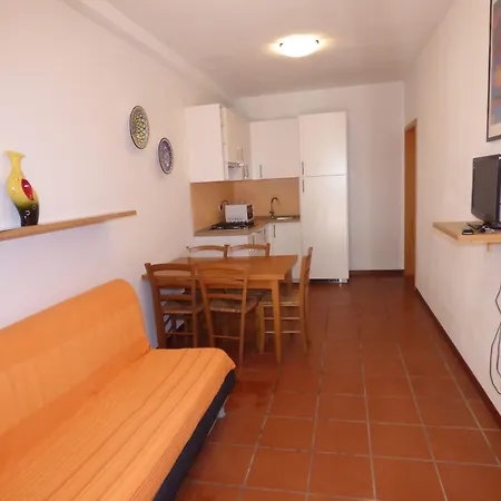Ghiacci Vecchi Aparthotel 4*