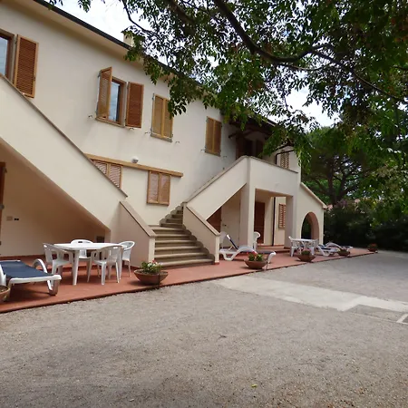 Ghiacci Vecchi Aparthotel 4*